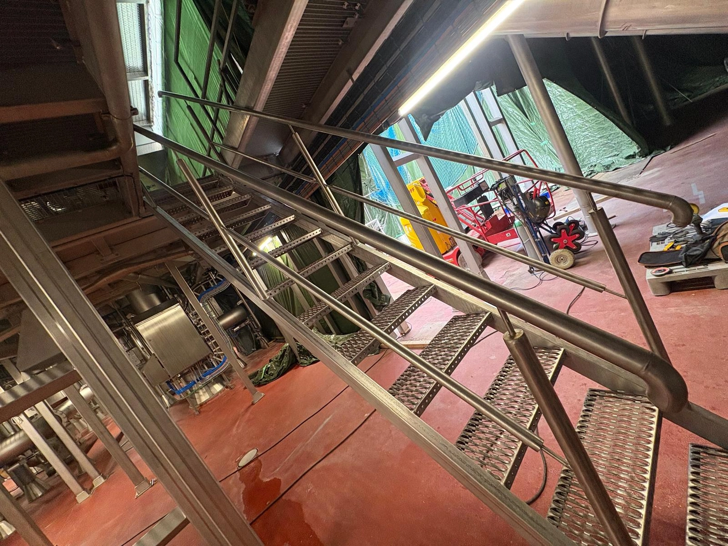 R & P Industrieservice - Leistungen - Schweißen von Edelstahl und Schwarzstahl